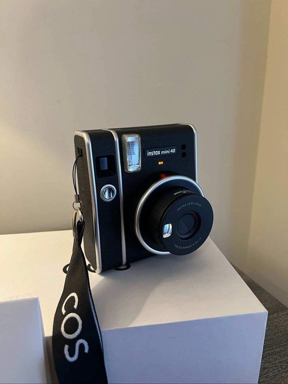 Fujifilm Instax Mini 40 Instant Camera Black Retro Style w/ Box & COS Strap